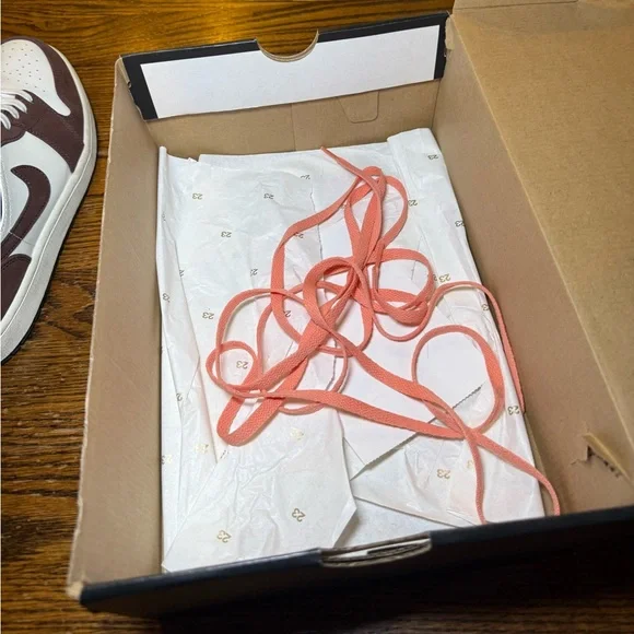 Air Jordan 1 Low ‘Mocha’ - Picture 11 of 11